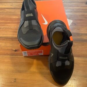 Black Nike Flex Runner 2 Sz 3Y Slip on Sneakers